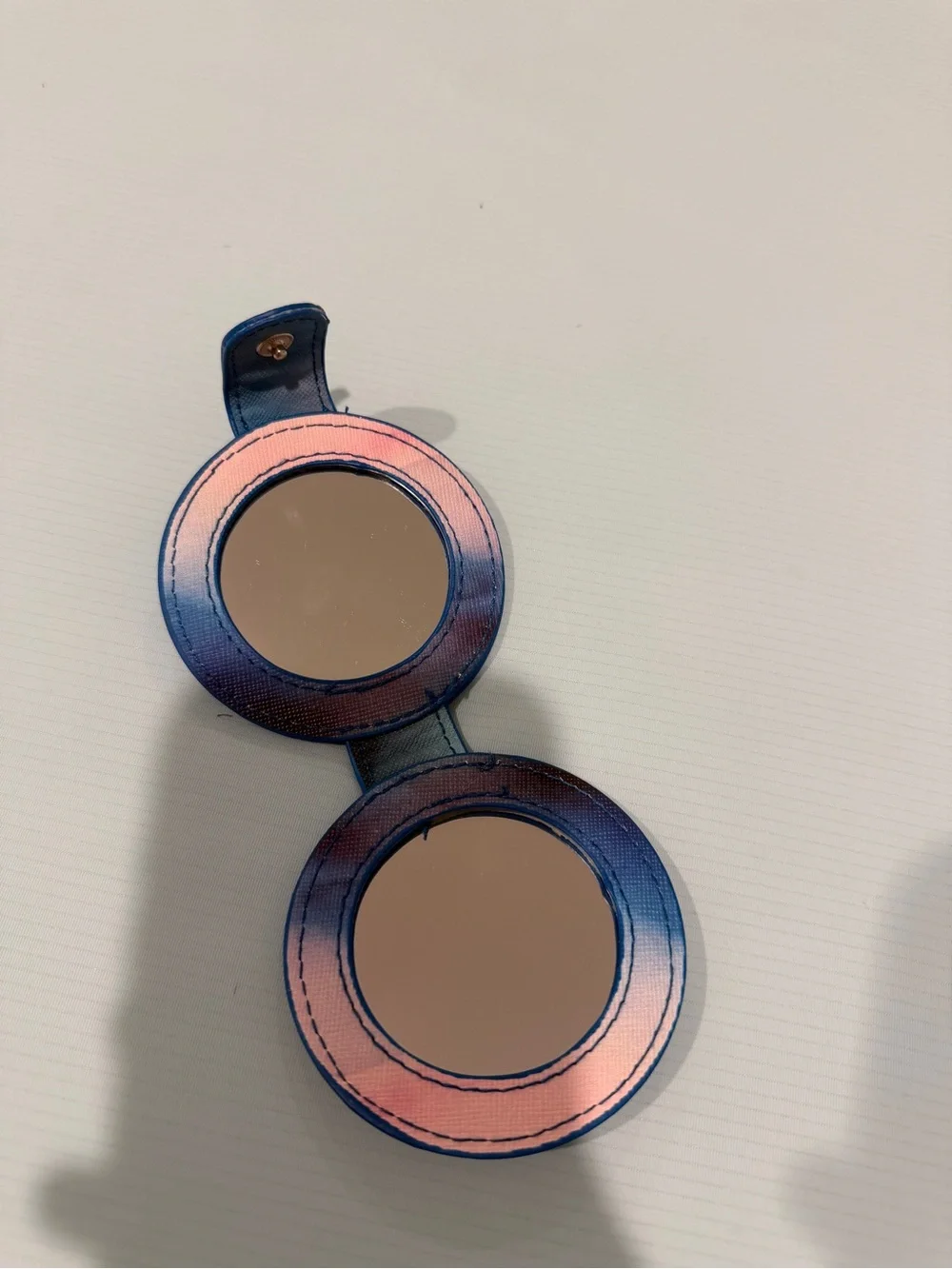 La Mer Round Compact Case in Blue and Gold